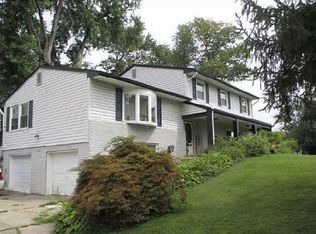 100 N Queen Anne Dr, Fairless Hills, PA 19030