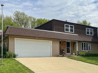 840 Olympic Dr, Waterloo, IA 50701