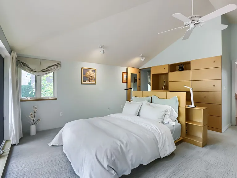726 Pine St — Photo 2