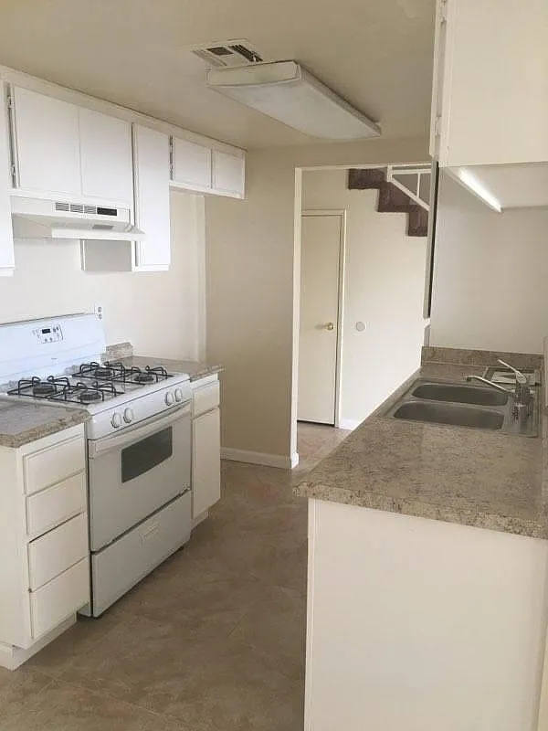 1839 E Avenue J10 — Photo 4