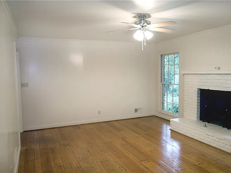 4690 Huntley Dr — Photo 10