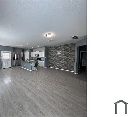 4 bed, 2394 sqft, $2,300 — Photo 3