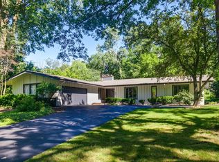 686 Longwood Dr, Lake Forest, IL 60045