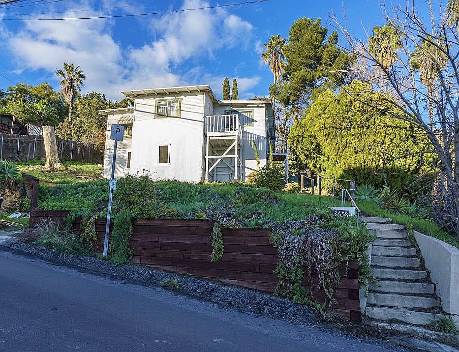 1st image of 3658 Roseview Ave