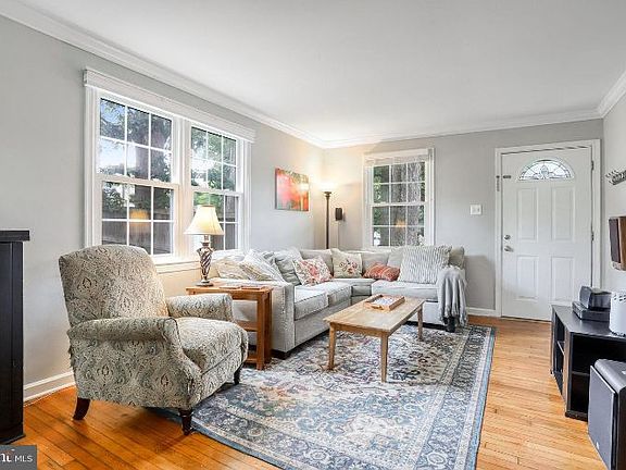 4th image of 2228 Westmoreland St