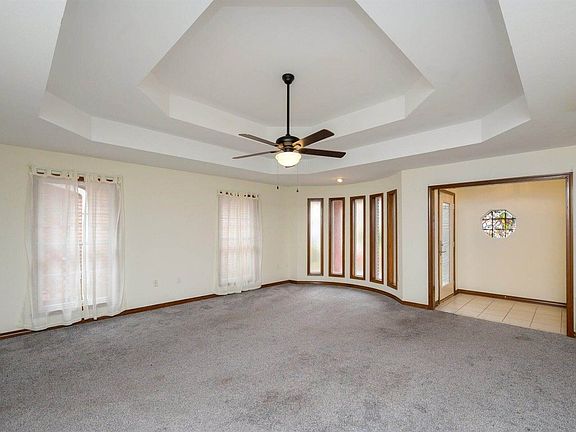 4th image of 951 Holbrook Cir