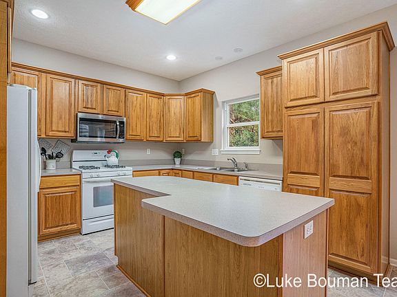4th image of 1495 Stoney Lake Dr