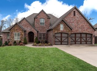 203 NE Lakeview Ter, Bentonville, AR 72712