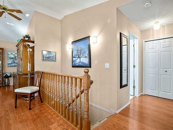 5th image of 501 SE Riverside Dr NW