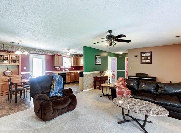 5th image of 5533 Elaine Ln