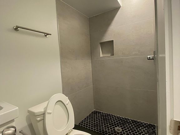 5th image of 947 N 45th St #1