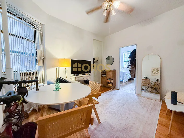 700 E 9th St #1 — Photo 2