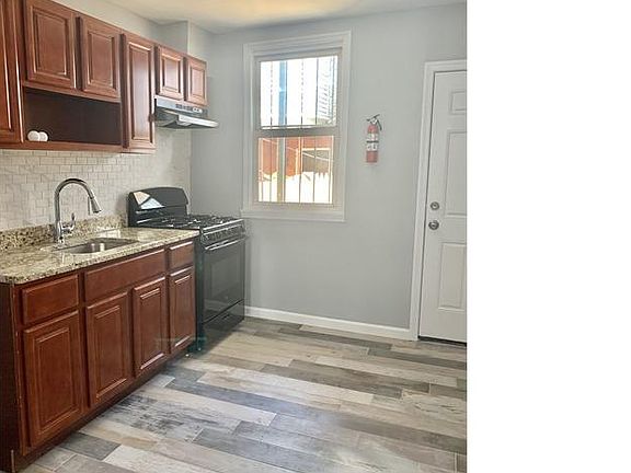 3rd image of 256 N 19th St