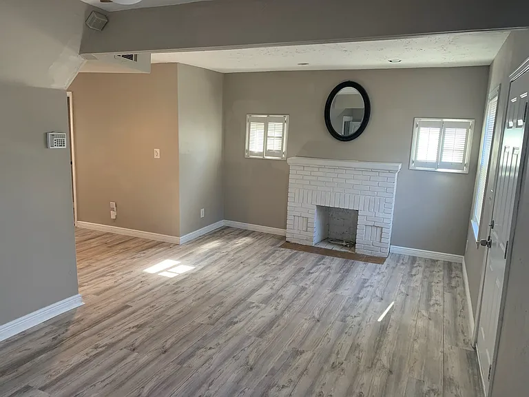 7635 Jefferson St — Photo 3