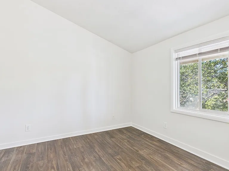 Forest Square Apartments — Photo 49