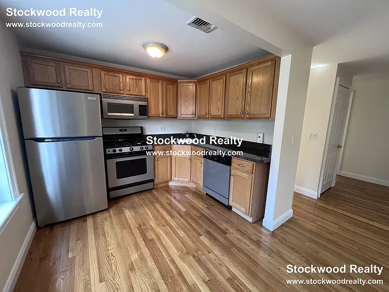 16 Gates St #3 — Photo 3