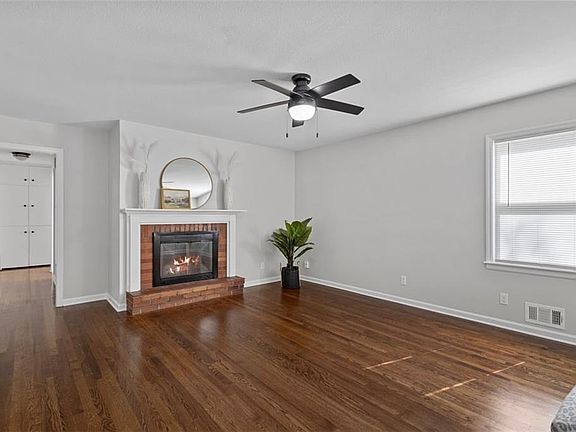 3rd image of 5425 N Flora Ave