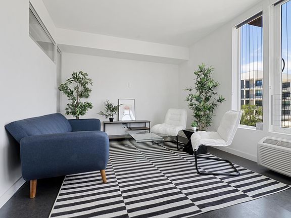 5th image of 3910 Centre St