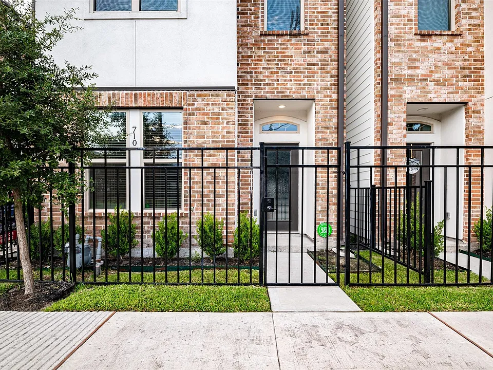 710 Clark St