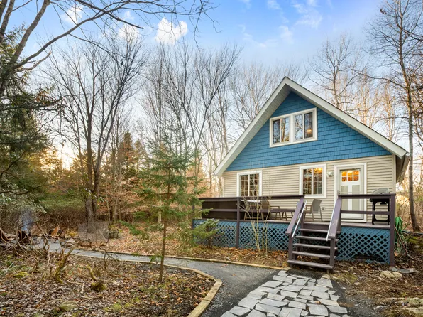 7695 Fawn Ln, Tobyhanna, PA 18466