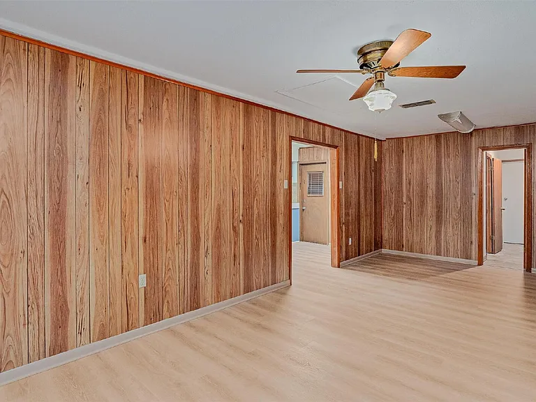 1101 Shirley Ln — Photo 11