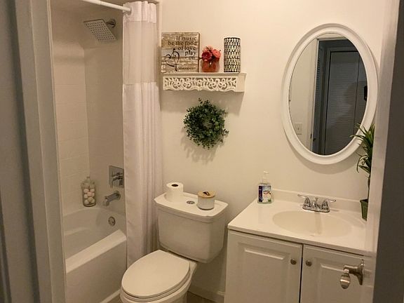 5th image of 192 Burnett Ave #C0010-10