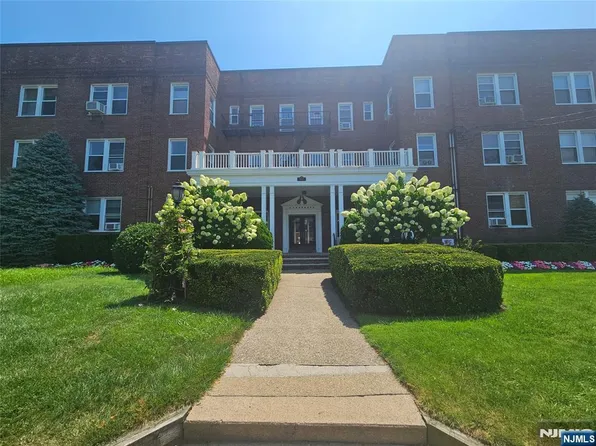 985 Teaneck Rd APT 1J, Teaneck, NJ 07666