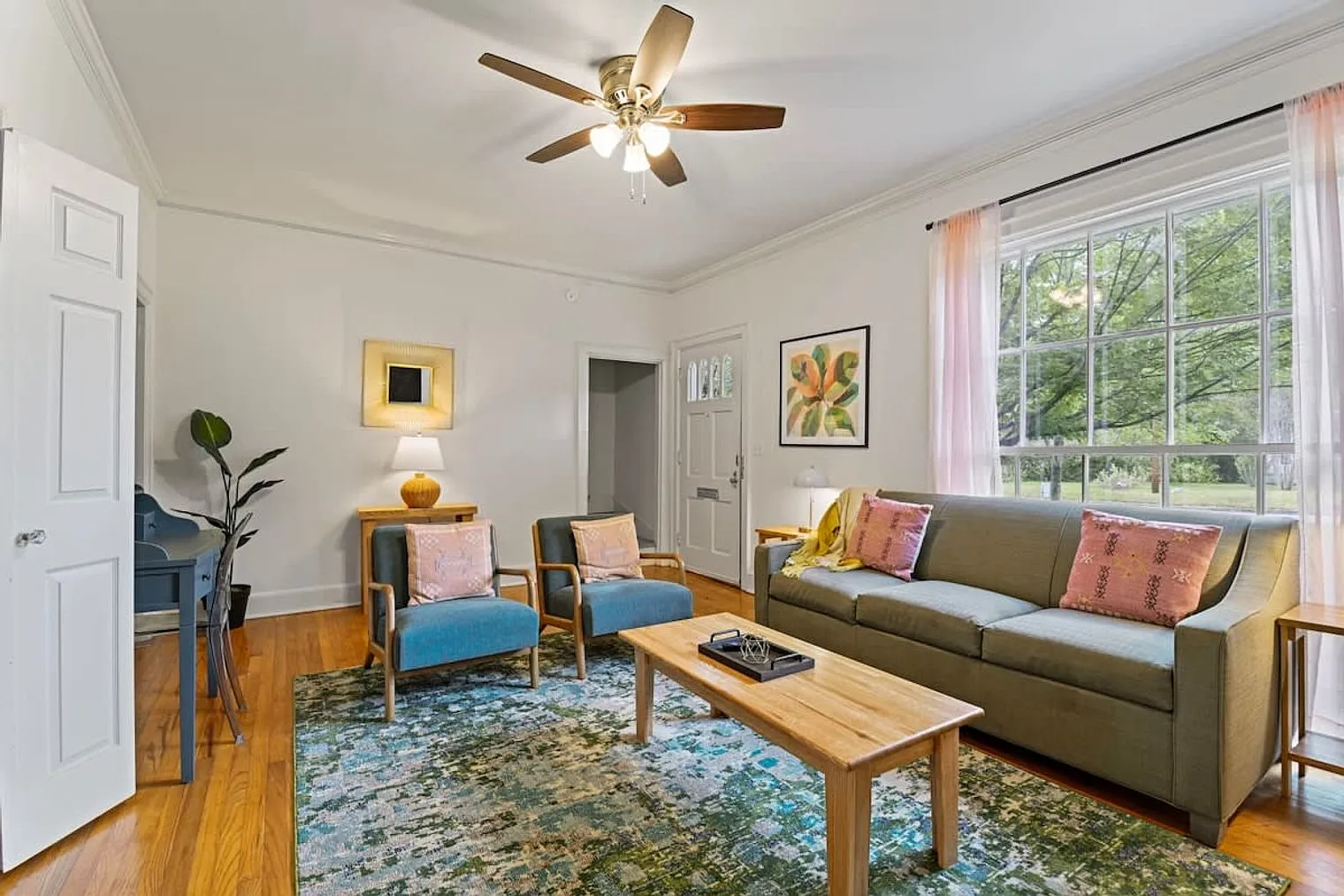 4 bed, 3.0 bath, 1550 sqft, $4,254 — Photo 1