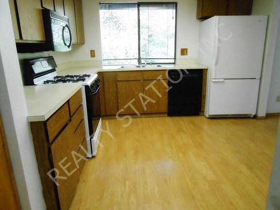 5th image of 984 NE Melia Ln