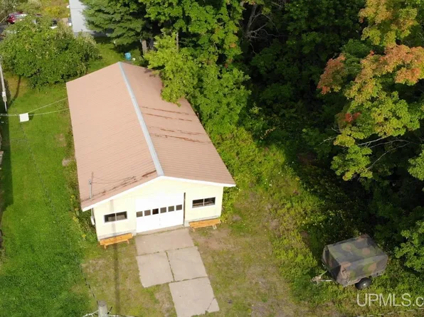 41941 Willson Memorial Dr, Chassell, MI 49916