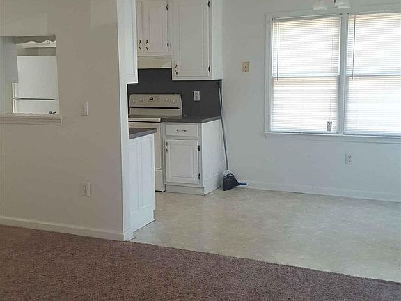 3rd image of 1003 Riverclift Dr