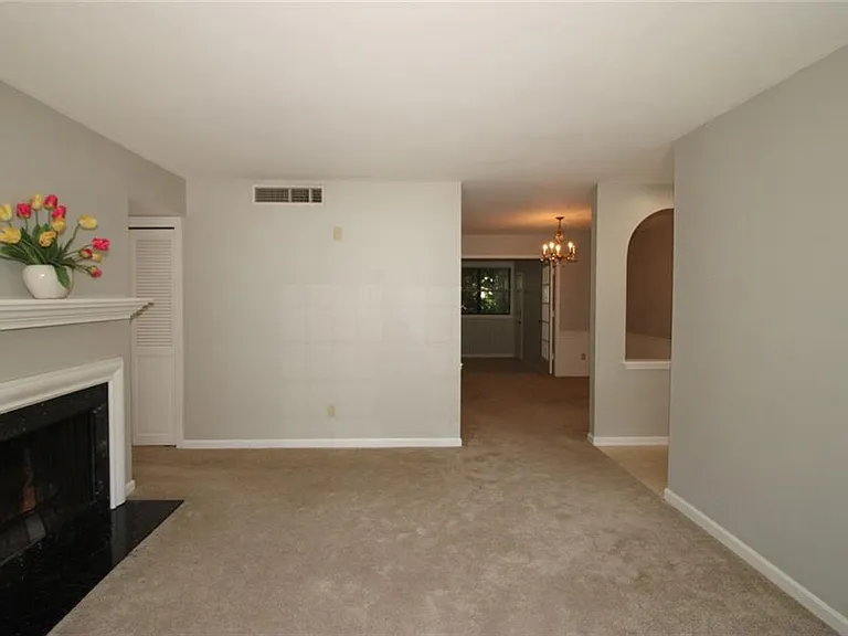 68 La Rue Pl NW — Photo 4