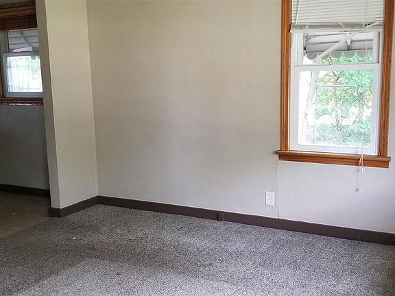 4th image of 2719 Prial Ave