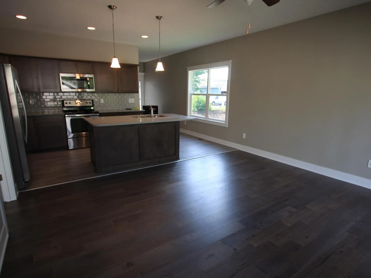 4 bed, 3.5 bath, 1752 sqft, $2,500 — Photo 4