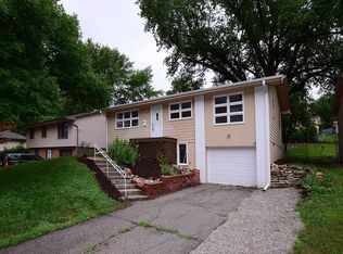 6230 Park Lane Dr, Omaha, NE 68104