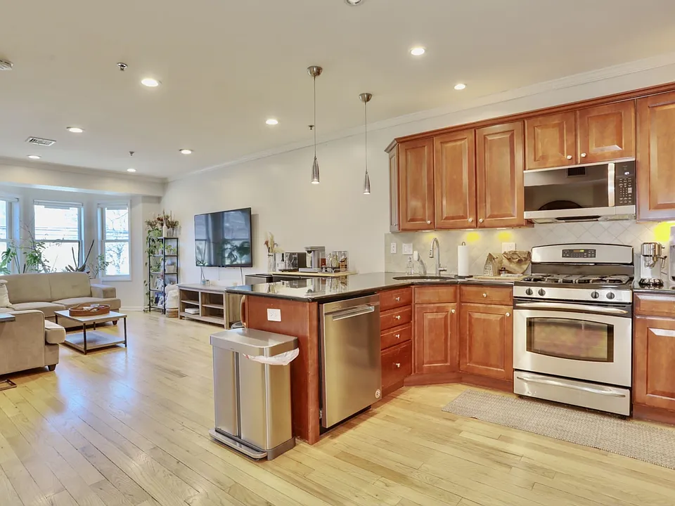 421 Jackson St #1