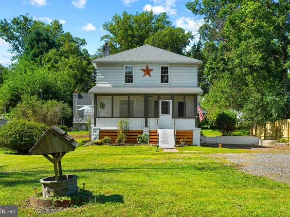 21 Perkiomen Ave, Spring Mount, PA 19478