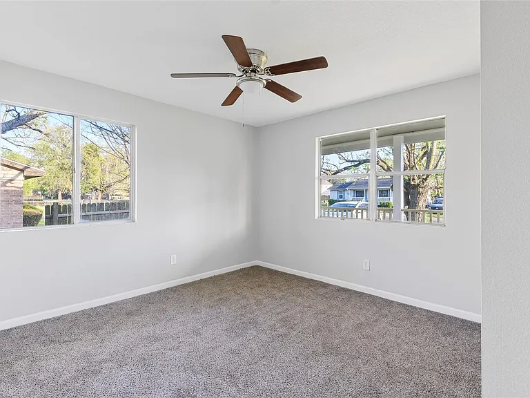 986 Dewalt St — Photo 7