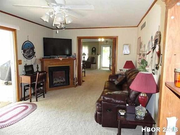 4th image of 136 Woodley Ave