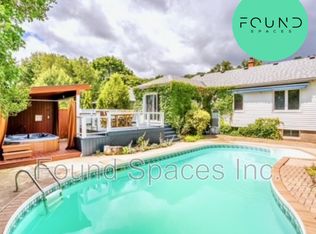 11 McKay Rd, Hamilton, ON L9H 1H6