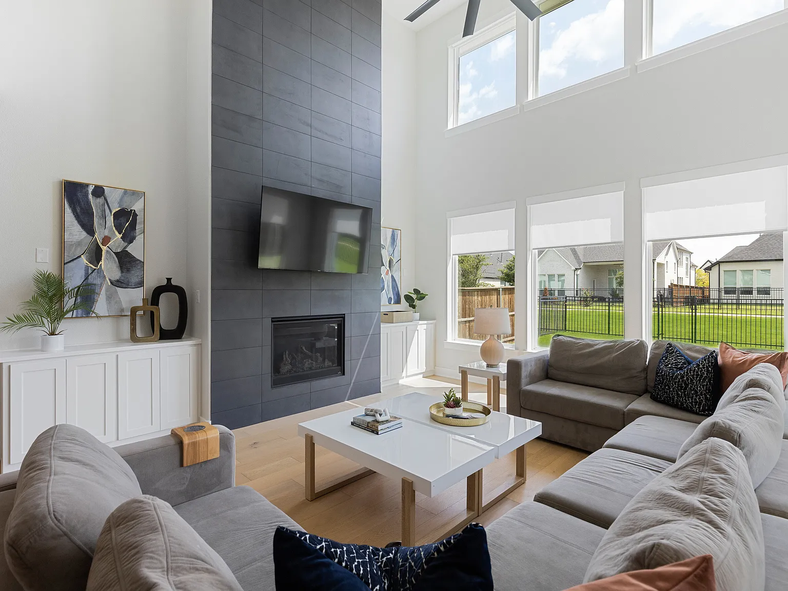 6 bed, 5.5 bath, 4116 sqft, $11,502 — Photo 4