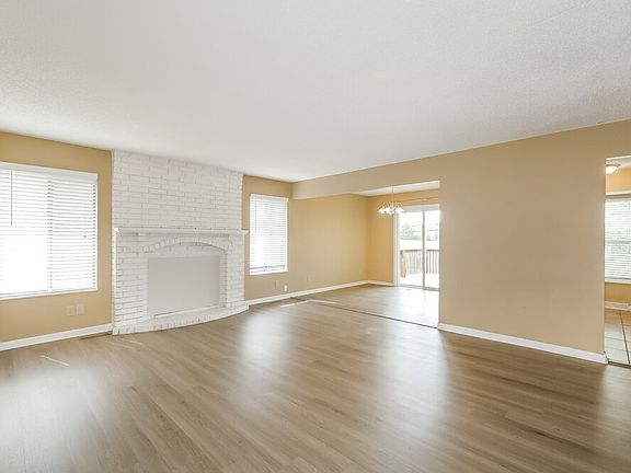 5th image of 307 NW Sherwood Dr
