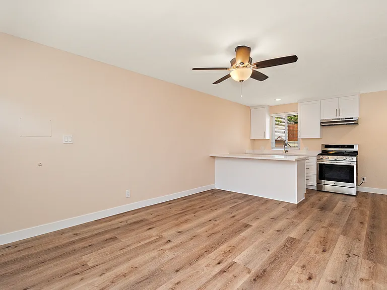 430 N Maria Ave — Photo 6