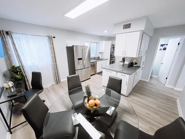 11153 Morrison St — Photo 20