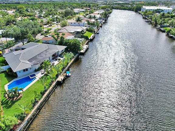 4th image of 2956 NW 10th Ave