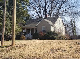 1120 W Osborn Rd, Farmville, VA 23901