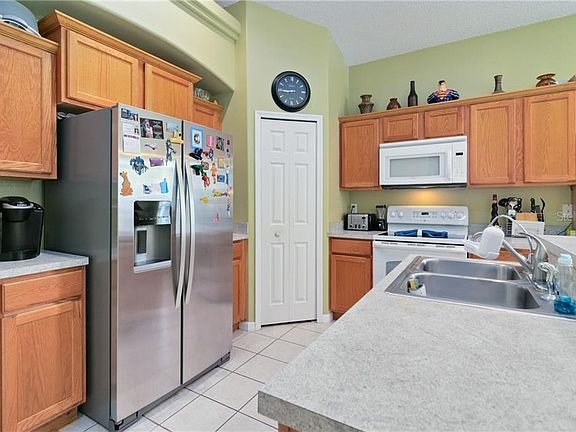 5th image of 16701 Rolling Green Dr