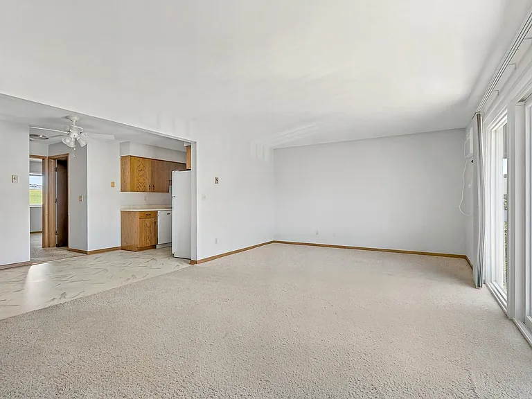 16 W Klubertanz Dr — Photo 4