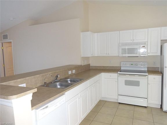 4th image of 2745 NE 2nd Ave