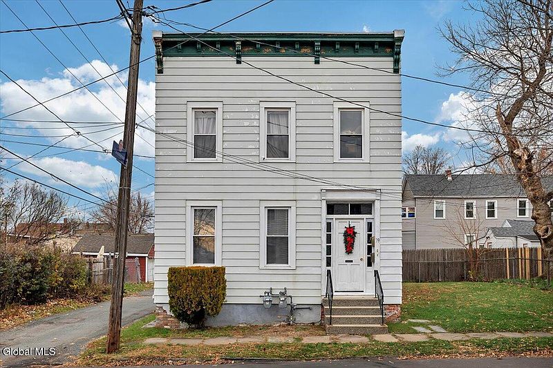 2nd image of 39 111th Street